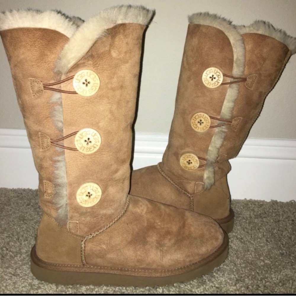 UGG triple Bailey ll boots sz  8